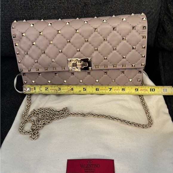 Valentino Garavani Poudre (Beige) Rockstud Quilted shoulder Bag, clutch, WOC - Picture 4 of 14